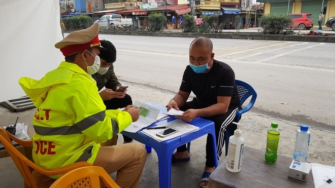 Từ ngày 06/8, những trường hợp không đeo khẩu trang sẽ bị xử phạt hành chính . Ảnh: internet.
