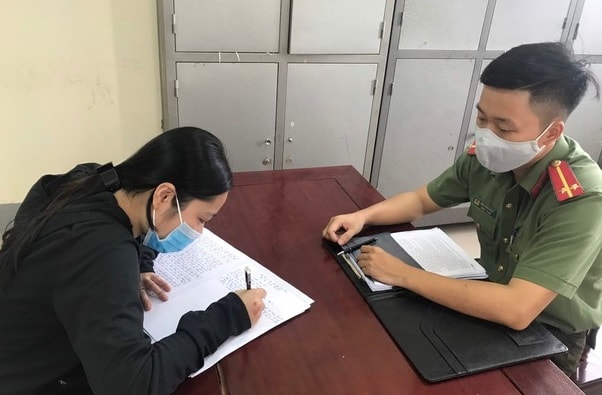 Chủ tài khoản facebook “Nguyễn Yến Trang” làm việc với cơ quan Công an.(Ảnh Đ.V)