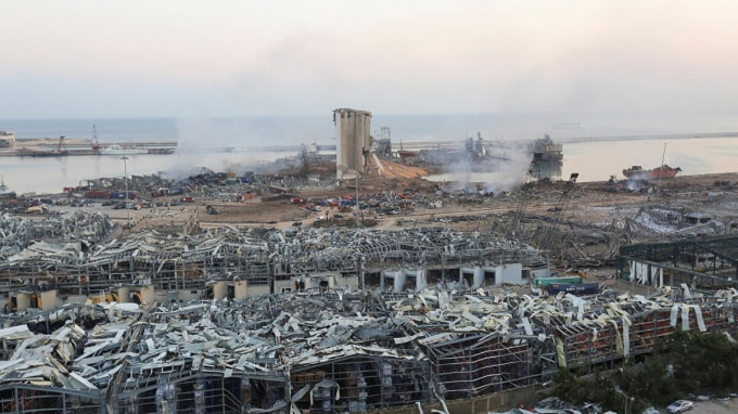 Vụ nổ phá hủy gần như toàn bộ khu cảng tại Beirut, Lebanon - Ảnh: Reuters