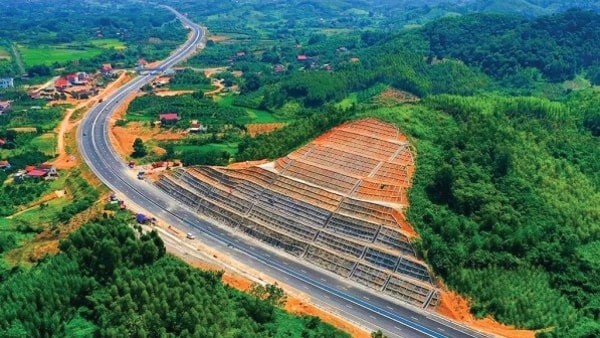 UBND tỉnh Lạng Sơn đã bổ sung thêm phương án phân kỳ quy mô đầu tư cao tốc Chi Lăng - Hữu Nghị 2 giai đoạn. Ảnh minh họa