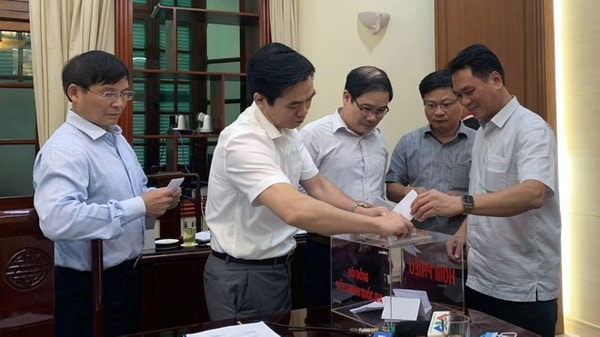 Hội đồng tiền lương quốc gia bỏ phiếu đồng ý phương án tiếp tục thực hiện mức lương tối thiểu vùng theo tháng năm 2020 đến hết năm 2021