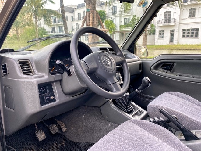 Nội thất Suzuki Vitara đời 2004 còn mới, được chủ xe sử dụng kỹ. Ảnh: internet.