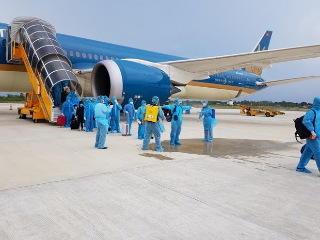 Du khách khách từ Đà Nẵng về sân bay Tân Sơn Nhất sẽ phải thực hiện cách ly đủ 14 ngày. Ảnh: TL.