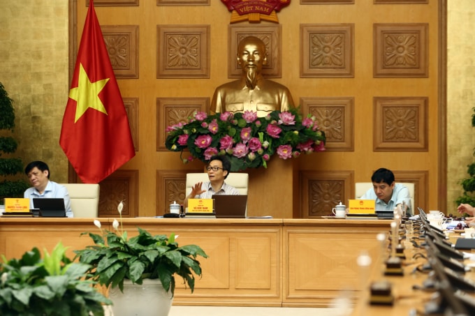 Các chuyên gia, lãnh đạo Bộ Y tế và thành viên Ban Chỉ đạo cũng thống nhất nhận định: Nguy cơ dịch bệnh đang thường trực ở tất cả các tỉnh, thành phố trong cả nước. Ảnh: VGP/Đình Nam