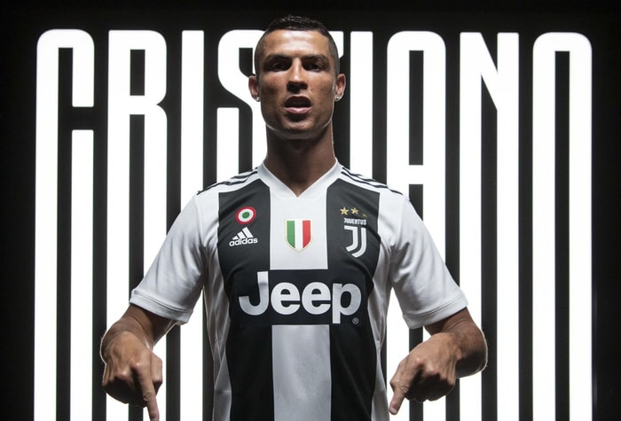 Ronaldo để kiểu tóc này trông thật nam tính, chưa bị chê dù chỉ 1 lần. Ảnh: internet.