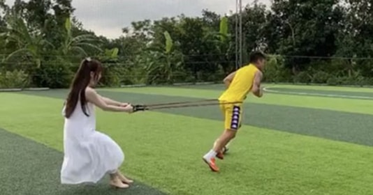 Giữa mùa Covid-19 nhưng Quang Hải không quên rèn luyện thể lực cùng bạn gái. Ảnh: internet.