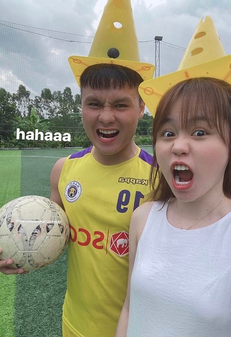 Sau buổi tập, cả hai có những bức ảnh vui đùa vô cùng tình cảm. Ảnh: internet.