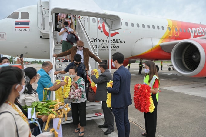 Chuyến bay khai trương từ Băng Cốc (sân bay Suvarnabhumi) đến Nakhon Si Thammarat, trung tâm hành chính phía Nam và một trong những thành phố lâu đời nhất Thái Lan.