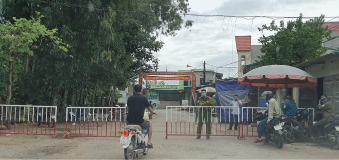 Chốt kiểm soát tại khu phố Nam Bắc, nơi cư trú của bệnh nhân số 748