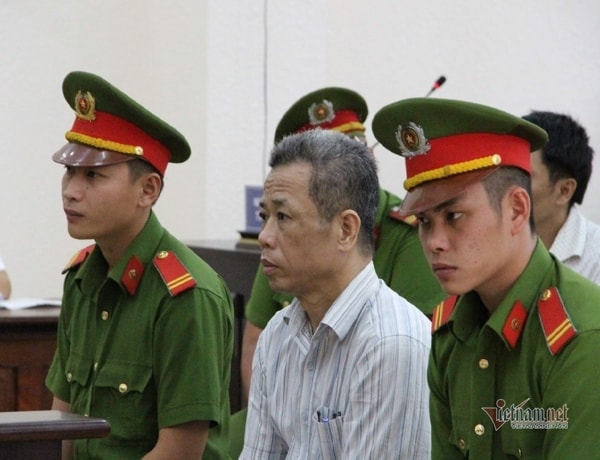 Cựu Bí thư thị xã Bến Cát Nguyễn Hồng Khanh tại phiên tòa sơ thẩm