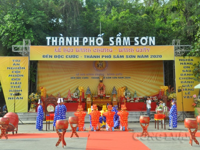 Làng Núi (thuộc phường Trường Sơn, Sầm Sơn) thực hiện nghi Lễ Tế văn trong Lễ hội Bánh chưng - Bánh giầy năm 2020