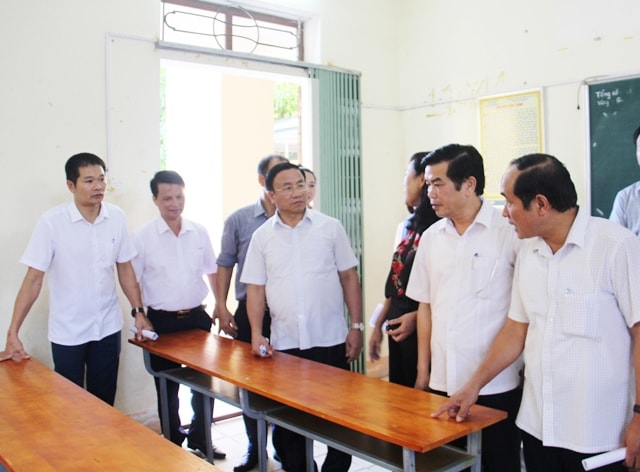 Lãnh đạo tỉnh đến kiểm tra về cơ sở vật chất, công tác chuẩn bị tại các điểm thi ở Hà Tĩnh. Ảnh: internet.