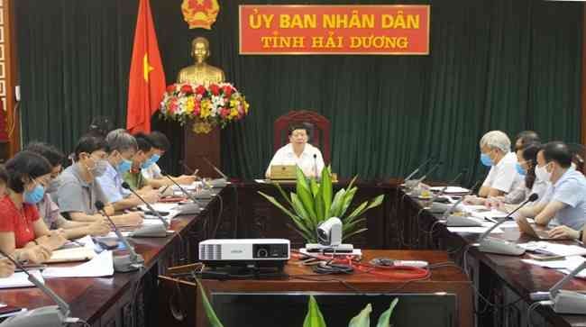 Chủ tịch UBND tỉnh Hải Dương- Nguyễn Dương Thái, chủ trì cuộc họp