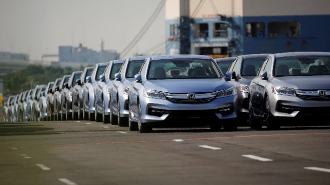 Những chiếc ô tô Honda mới sản xuất đang chờ xuất khẩu tại một cảng ở Yokohama. Ảnh: Reuters