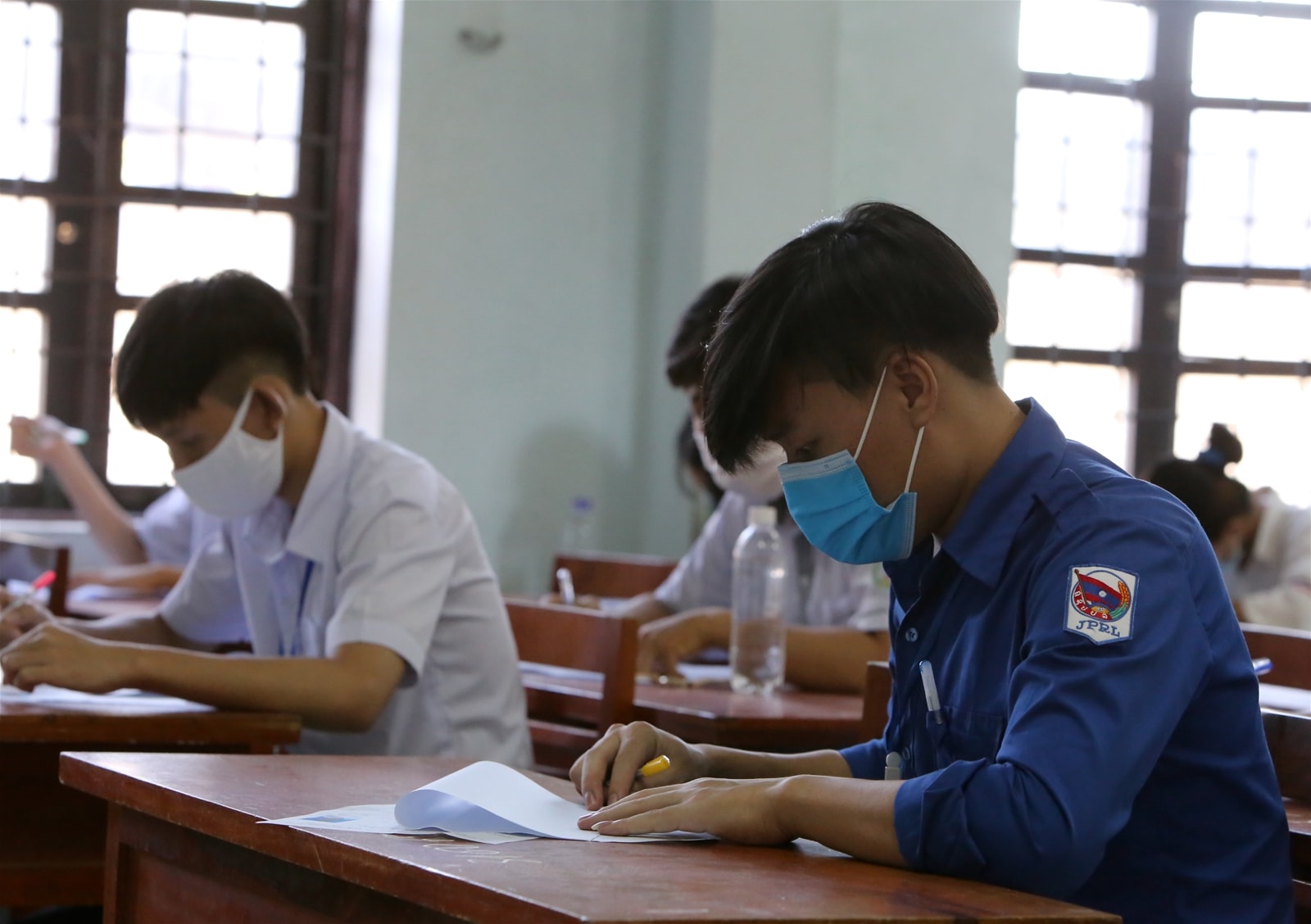 Một thí sinh quốc tịch Lào tham dự kỳ thi tốt nghiệp THPT năm 2020 tại điểm thi trường THPT Chuyên Võ Nguyên Giáp (Đồng Hới - Quảng Bình). Ảnh: internet.