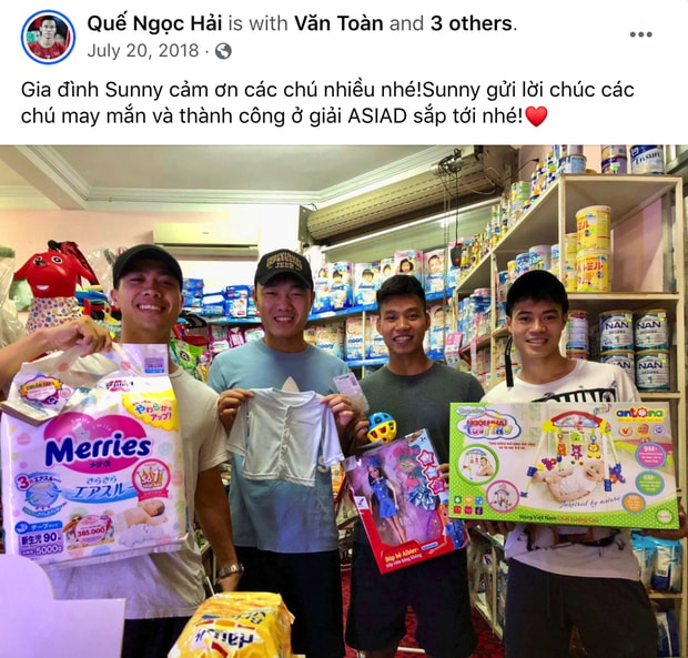 que-ngoc-hai-di-sieu-thi-mua-do-cho-con