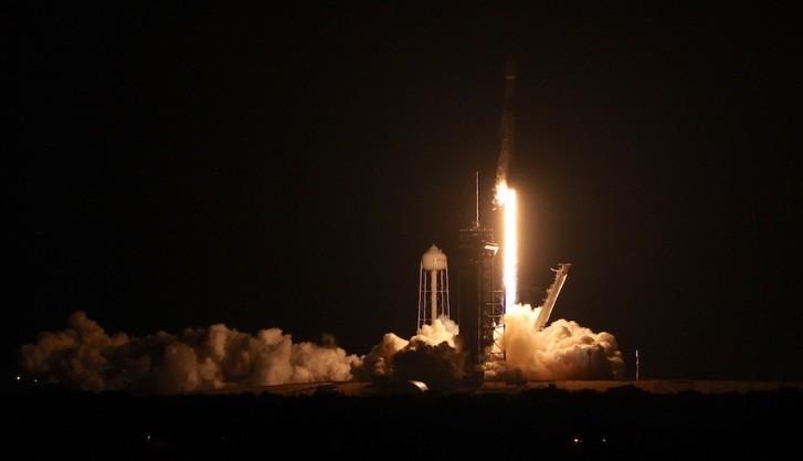 spacex-phong-59-ve-tinh-vao-khong-gian