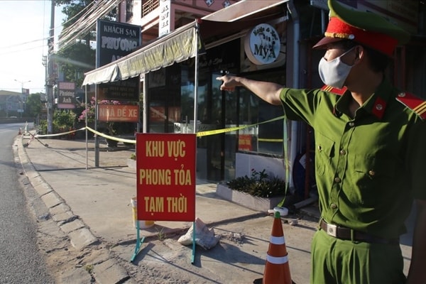 Khu vực phong tỏa ở đường Lê Duẩn, phường Đông Giang, TP.Đông Hà, tỉnh Quảng Trị. Ảnh: LĐO