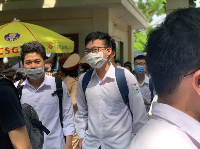 Nhiều học sinh yên tâm sau khi thi đề Ngữ Văn (ảnh Trinh Phúc).