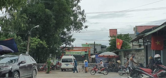 Sau khi phát hiện ca nhiễm Covid-19 tại TP. Sầm Sơn, tỉnh Thanh Hóa đã tăng cường công tác kiểm tra, giám sát chặt chẽ các trường hợp đi về từ Đà Nẵng và những người tiếp xúc gần với người nghi nhiễm.