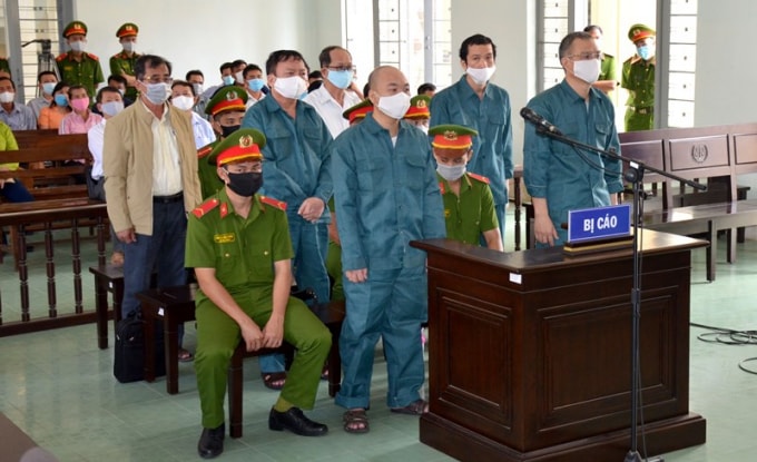 Các bị cáo tại phiên tòa ngày 10/8.