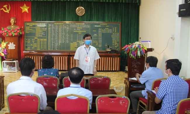 Phó chủ tich UBND tỉnh- Lương Văn Cầu gặp mặt cán bộ điểm thi Trường THPT Gia Lộc