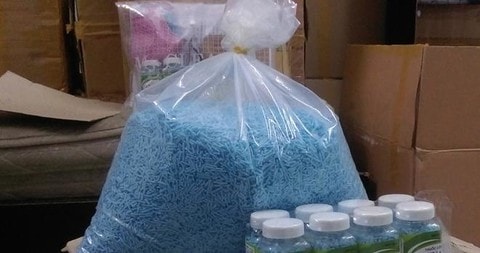 Loại cốm làm giả được cơ quan chức năng phát hiện.