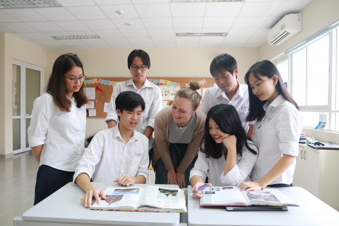 Học tập cùng giáo viên bản sứ năng động, giàu kinh nghiệm và có bằng cấp phù hợp.