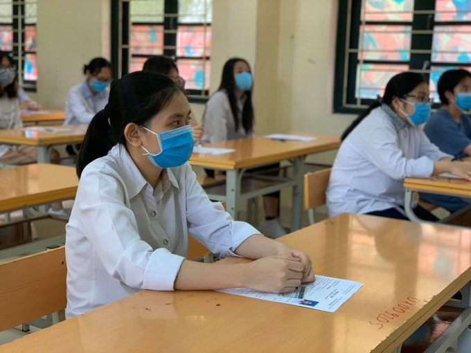 Theo các chuyên gia để đạt được điểm 10 thí sinh phải học ngoài sách giáo khoa (ảnh Trinh Phúc).
