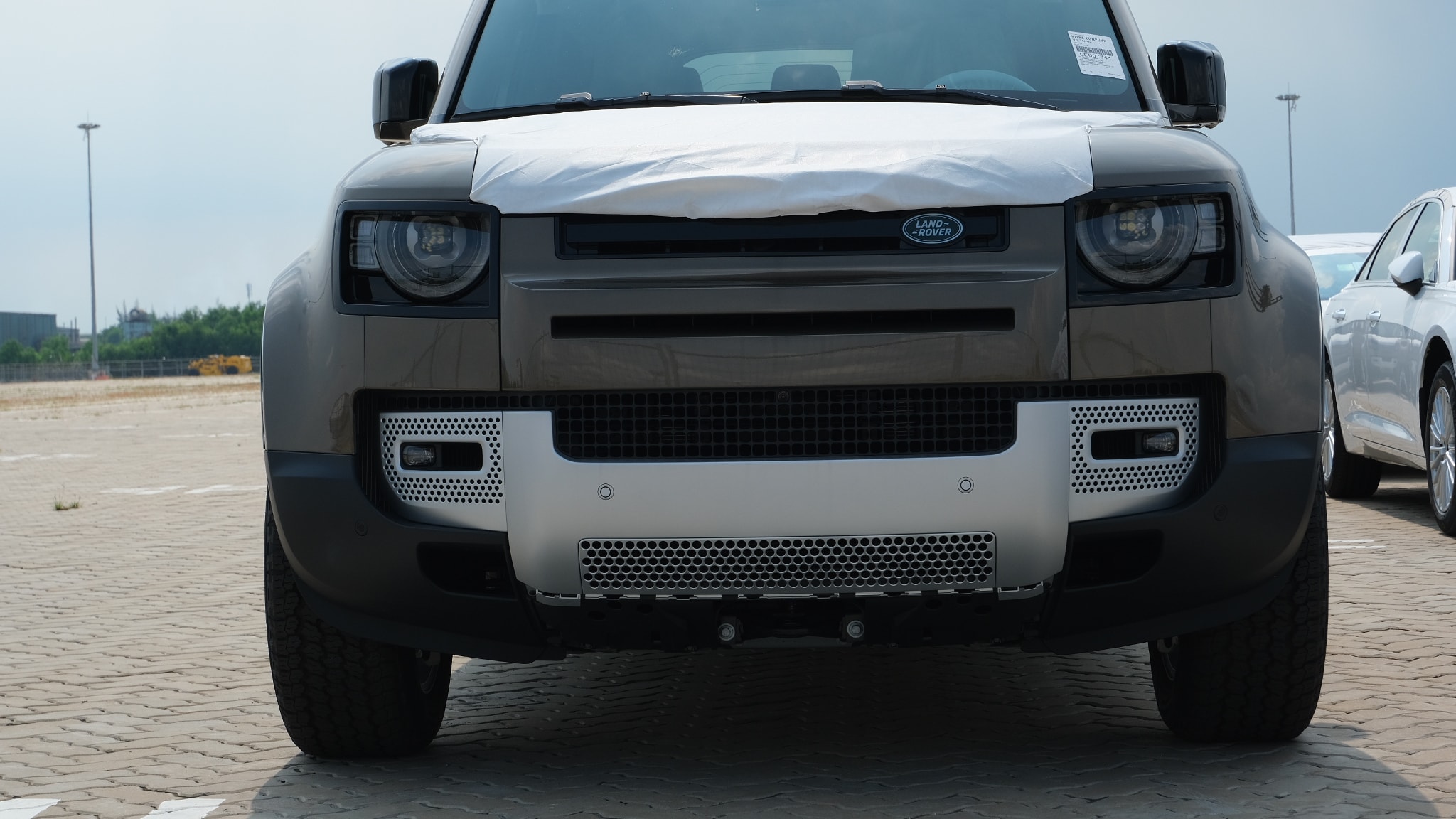 Land Rover Defender mới đã xuất hiện tại Việt Nam bởi Nhà nhập khẩu và phân phối Mobility.