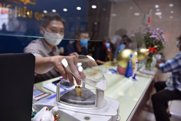 Theo các chuyên gia, nhà đầu tư phải hết sức cẩn trọng khi mua vàng. Ảnh minh họa.