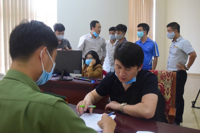 Quyết định trục xuất, xử phạt 140 triệu đồng nhóm người nước ngoài tổ chức đánh bạc xuyên quốc gia.