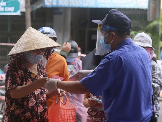 Mọi người tuân thủ quy định của thành phố Đà Nẵng (ảnh TL).