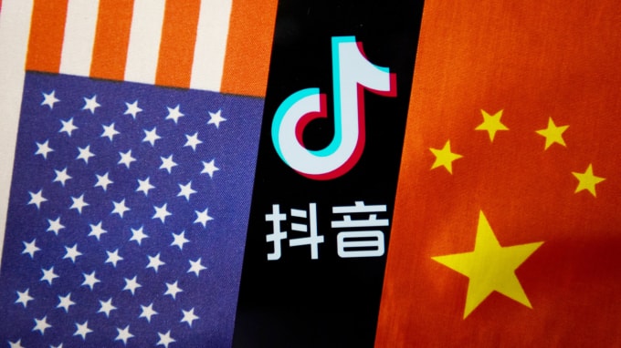 Cuộc chiến công nghệ tiếp tục leo thang có thể khiến mạng internet thế giới bị tách đôi, một bên do Trung Quốc dẫn đầu và bên kia do Mỹ dẫn đầu - Ảnh: LightRocket/Getty Images