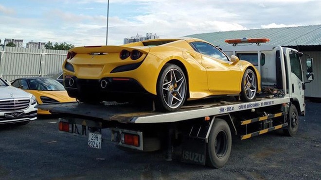Ferrari F8 phiên bản Spider về Việt Nam có màu sơn vàng. Ảnh: internet.