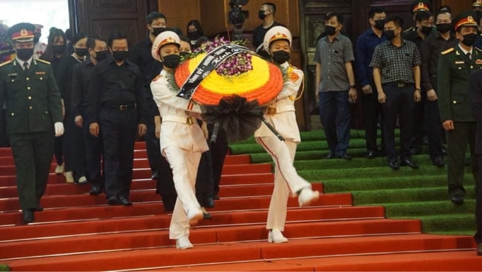 Cùng với thủ đô Hà Nội và TP. Hồ Chí Minh, Thanh Hóa là một trong ba địa điểm tổ chức lễ viếng nguyên Tổng Bí thư Lê Khả Phiêu theo nghi lễ quốc tang