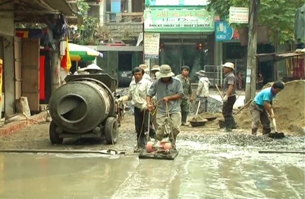 Phong trào làm đường giao thông nông thôn ở Bình Giang