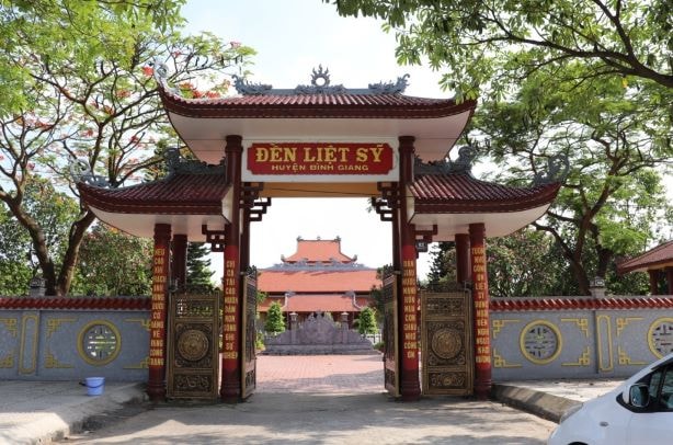 Đền liệt sỹ huyện Bình Giang