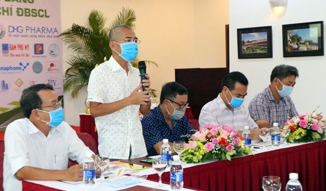 Nhà báo Lê Phương Nguyên - Trưởng Ban tổ chức Press Cup ĐBSCL 2020 cung cấp thông tin giải đấu tại buổi họp báo.