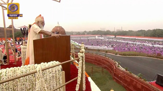 Thủ tướng Ấn Độ Narendra Modi phát biểu trước quốc gia trong Ngày Độc lập lần thứ 74 ở New Delhi, trong bối cảnh đại dịch COVID-19 diễn biến phức tạp - Ảnh: Reuters