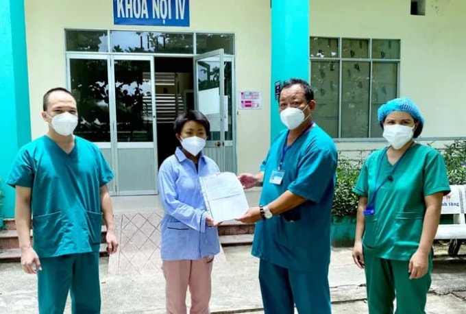 Bệnh nhân 783 được nhận giấy xuất viện (ảnh TL).