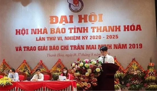 Đại biểu tham luận tại đại hội