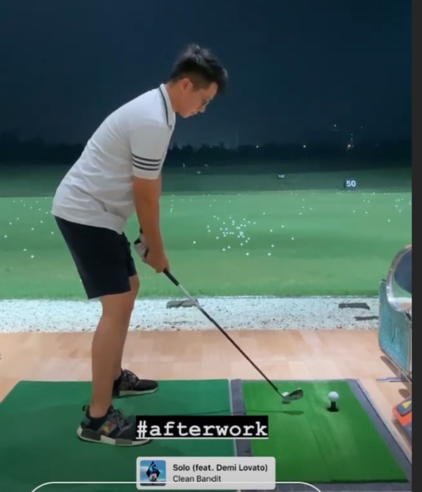 Matt Liu đăng ảnh chơi goft đính kèm bài hát
