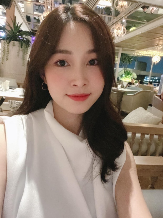 Có thể thấy, hoa hậu Đặng Thu Thảo đã tăng cân, gương mặt mũm mĩm, tròn trịa so với thời gian trước.