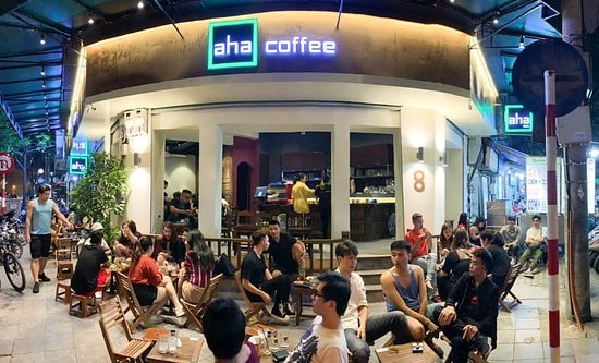 Hà Nội tiếp tục thực hiện giãn cách ở quán cà phê. Ảnh minh họa.