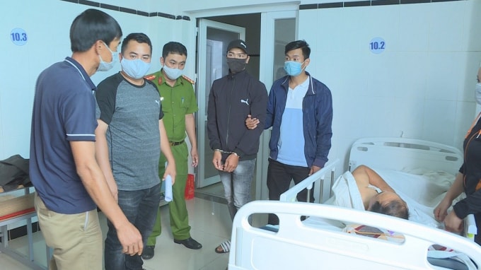Hai đối tượng chuyên trộm cắp tài sản của bệnh nhân sa lưới. Ảnh: TL