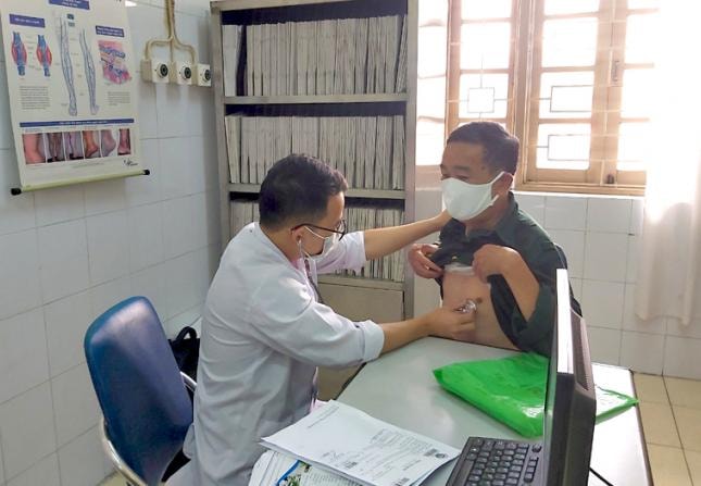 Khám bệnh tại Bệnh viện Đa khoa tỉnh Quảng Ninh áp dụng nghiêm ngặt các biện pháp phòng chống Covid-19. Ảnh: Thu Nguyệt.