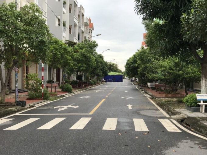 Người dân hạn chế ra khỏi nhà, tuyệt đối không được ra khỏi thành phố. Ảnh: Mộc Lan.