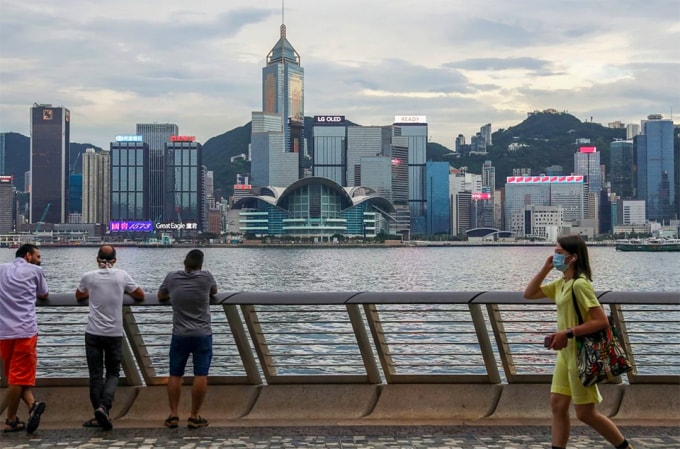 Hong Kong gia hạn các biện pháp giãn cách xã hội nhằm ngăn chặn dịch lây lan. Ảnh: TL.