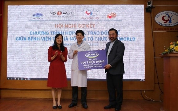 Vừa qua, Vinamilk đã tiếp tục tài trợ cho bệnh viện tim Hà Nội và tổ chức MD1World để điều trị cho các bệnh nhi có hoàn cảnh khó khăn.